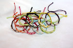 10 x Armband Kaurimuscheln gefärbt verschiedene Farben